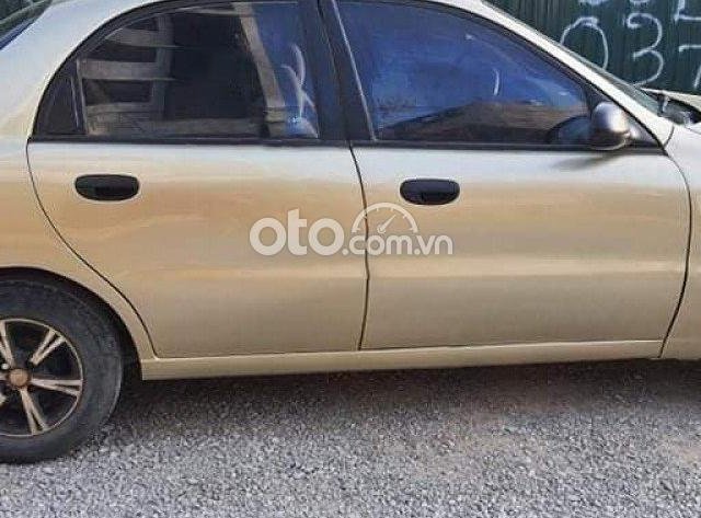 Cần bán xe Daewoo Lanos đời 2001, màu vàng, 52 triệu0