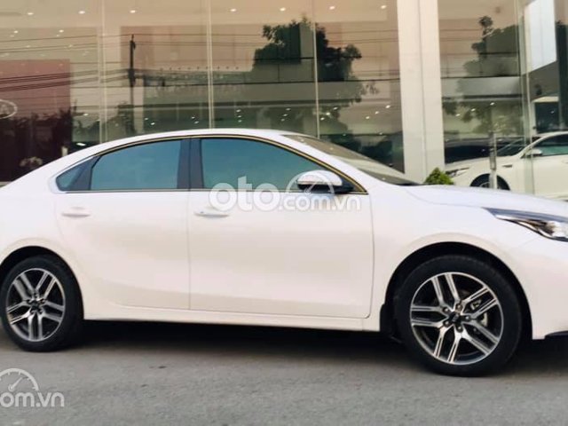 Kia Cerato giảm giá lên đến 65tr