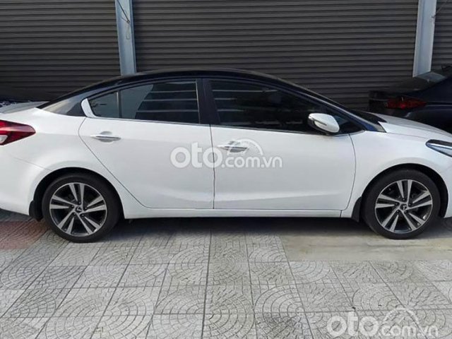 Cần bán Kia Cerato 1.6 AT năm 2017, màu trắng, giá 496tr0