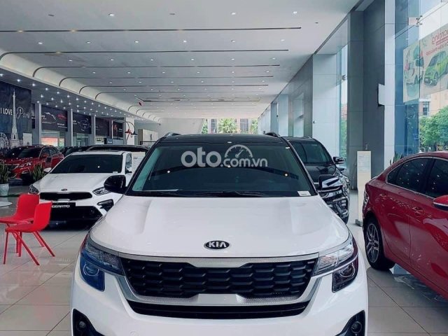 Cần bán Kia Seltos Luxury đời 2021, màu trắng0