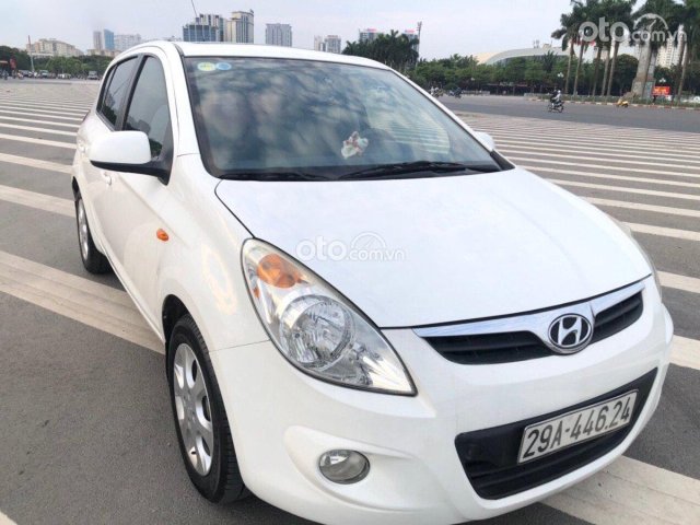 Bán Hyundai i20 sản xuất năm 2011, màu trắng, nhập khẩu số tự động0