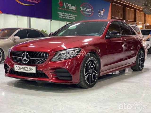 Xe Mercedes C300 đời 2019, màu đỏ chính chủ0