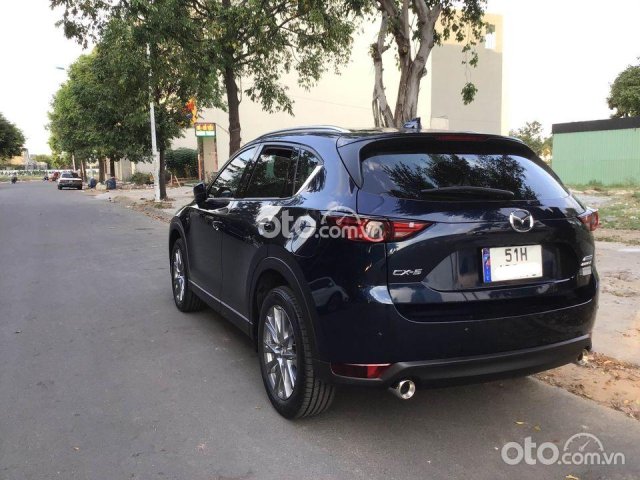 Bán Mazda CX 5 Deluxe 2.0 năm sản xuất 2021, màu đen xe gia đình