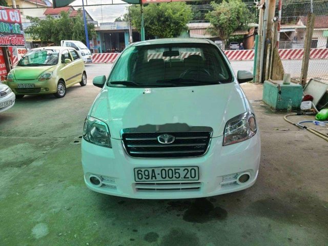 Cần bán xe Daewoo Gentra sản xuất 2008, màu trắng xe gia đình