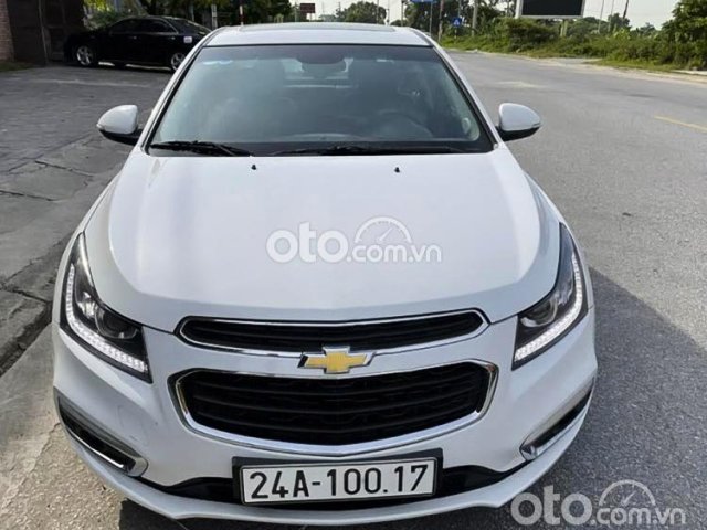 Cần bán xe Chevrolet Cruze LTZ 1.8L sản xuất 2017, màu trắng còn mới, giá 415tr0