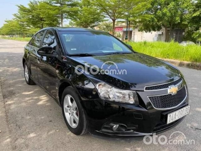 Cần bán Chevrolet Cruze sản xuất năm 2013, màu đen, 270 triệu