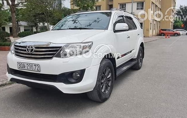 Bán Toyota Fortuner đời 2014, màu trắng số tự động0