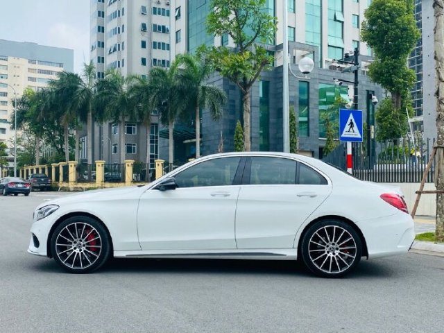 Cần bán Mercedes C300 AMG năm 2017, màu trắng