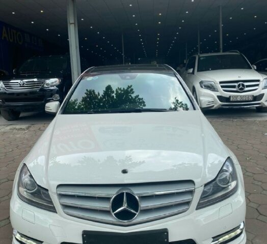 Cần bán Mercedes C300 đời 2014, màu trắng giá cạnh tranh0