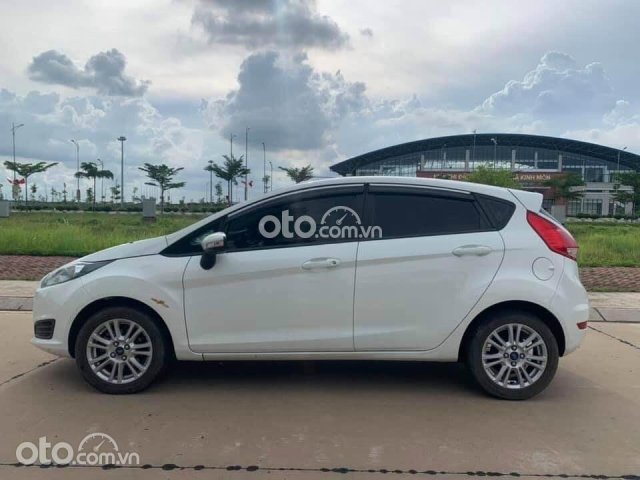 Bán Ford Fiesta AT đời 2014, màu trắng, xe nhập0