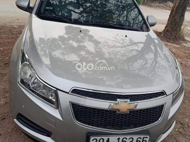 Bán ô tô Chevrolet Cruze LS đời 2011, màu bạc0