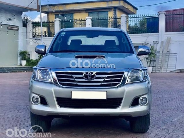 Bán ô tô Toyota Hilux 3.0G 4x4 năm 2012, màu bạc, nhập khẩu