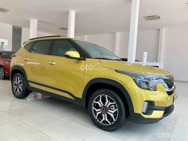 Bán ô tô Kia Seltos 1.4 Turbo Premium sản xuất 2021, màu vàng, giá tốt