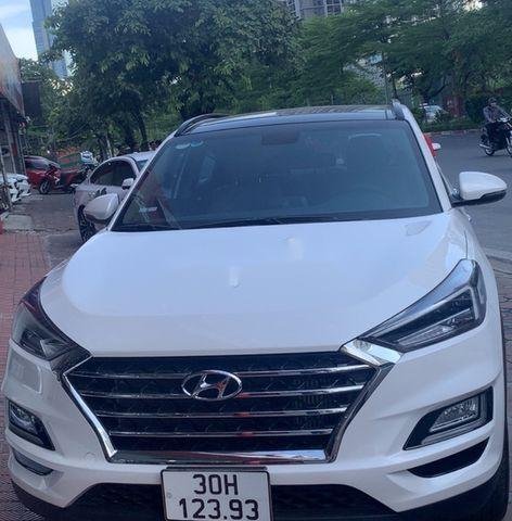 Cần bán lại xe Hyundai Tucson năm sản xuất 2020, màu trắng số tự động