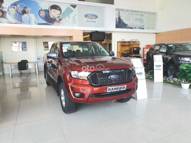 Ford Ranger XLS AT giảm sâu tháng 90