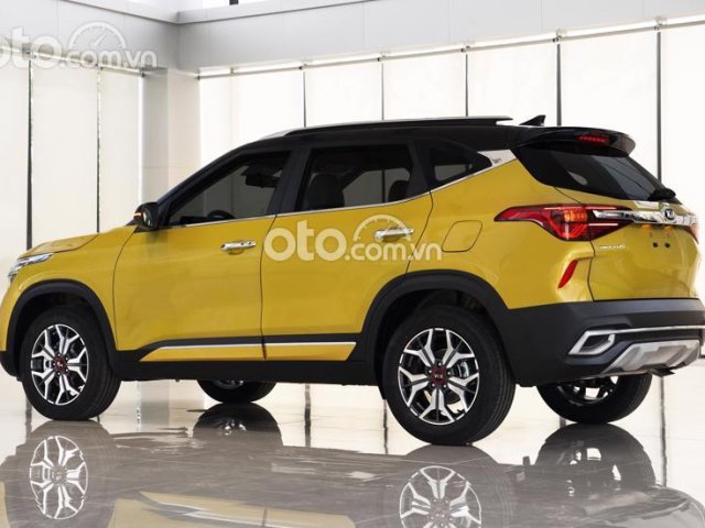 Cần bán Kia Seltos 1.6L Premium 2021, màu vàng, 699tr0