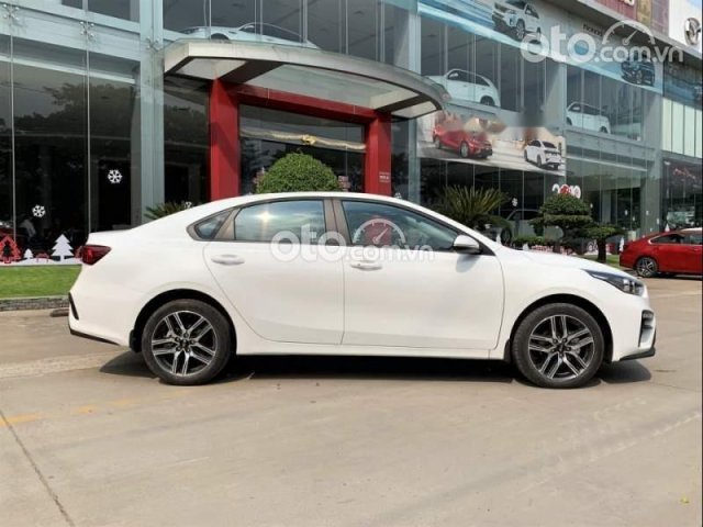 Cần bán xe Kia Cerato đời 2021, màu trắng, giá chỉ 499 triệu0