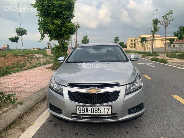 Bán ô tô Chevrolet Cruze LS 1.6 MT năm sản xuất 2010, màu bạc chính chủ0