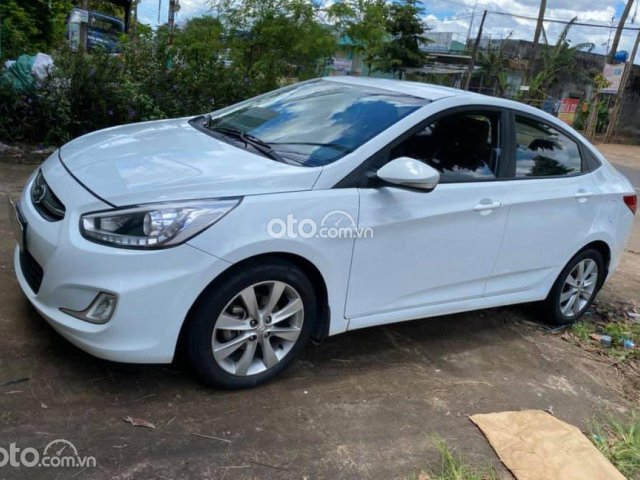 Bán Hyundai Accent 1.4 MT đời 2017, màu trắng, xe nhập số sàn, giá 330tr0