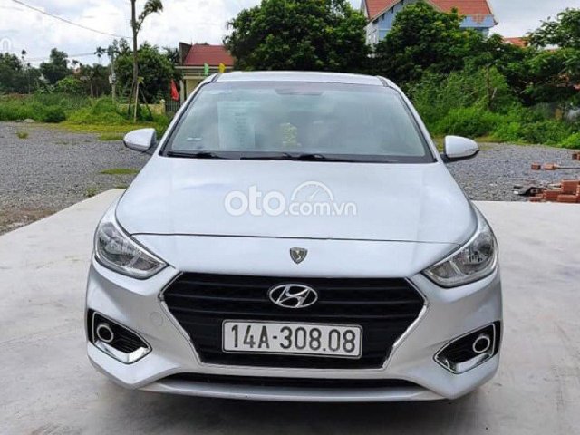 Bán ô tô Hyundai Accent 1.4 MT Base đời 2018, màu bạc xe gia đình giá cạnh tranh0