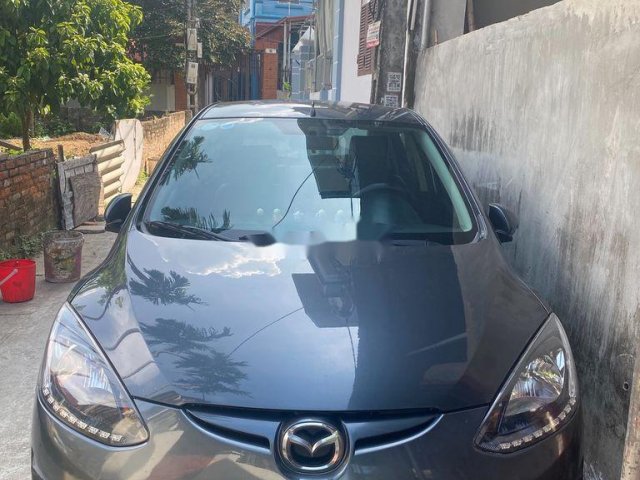 Cần bán gấp Mazda 2 năm sản xuất 2013, màu xanh lam chính chủ0