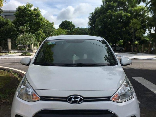 Bán Hyundai Grand i10 MT 2017, màu trắng, xe nhập số sàn0