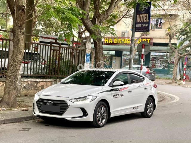 Cần bán gấp Hyundai Elantra sản xuất năm 2018, màu trắng, giá chỉ 570 triệu0
