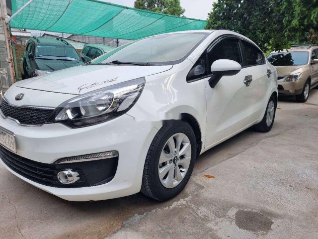 Cần bán lại xe Kia Rio đời 2016, màu trắng còn mới, giá 338tr