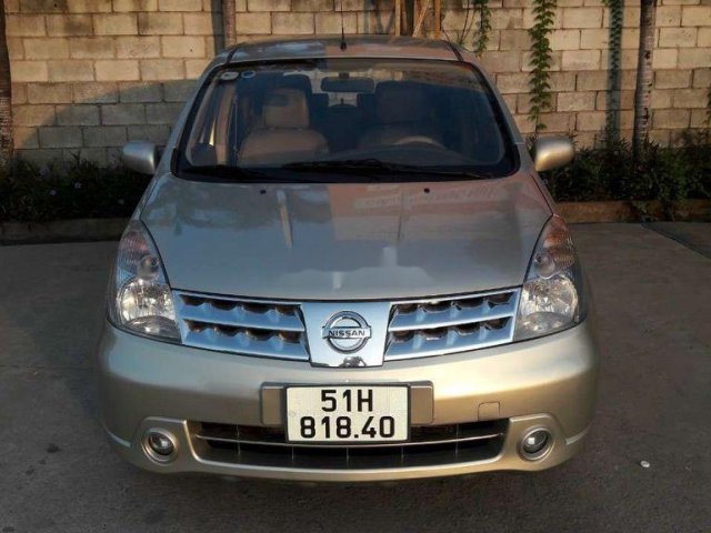 Cần bán lại xe Nissan Grand livina đời 2011, màu xám số tự động, giá 290tr0