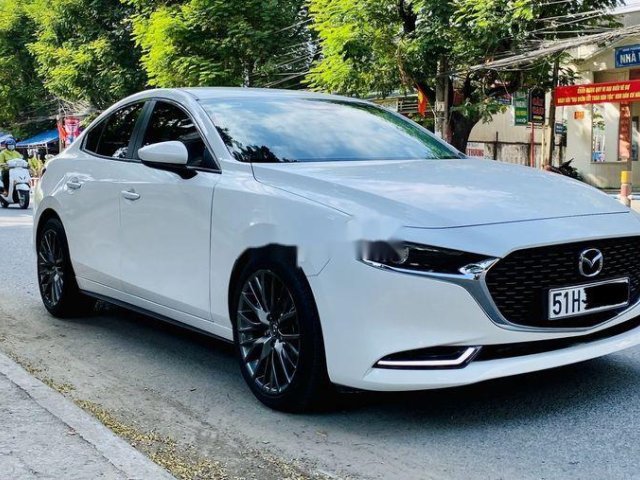 Cần bán gấp Mazda 3 sản xuất năm 2020, màu trắng0