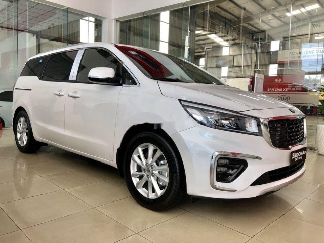 Bán Kia Sedona 2021, màu trắng, giá 989tr0