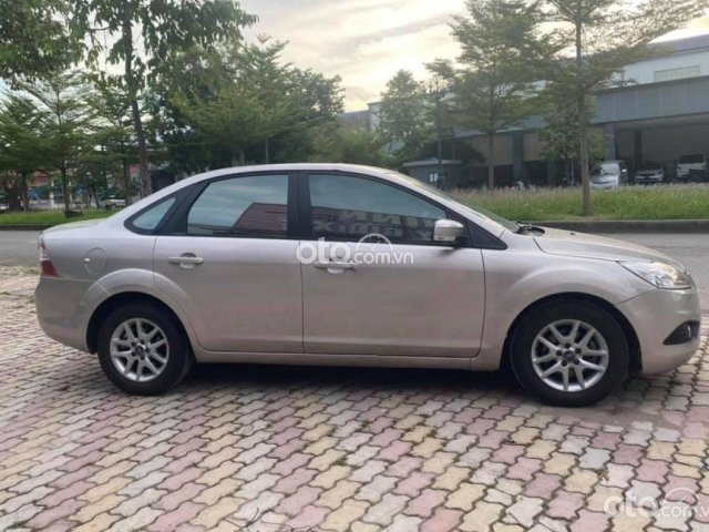 Bán ô tô Ford Focus 1.8 MT sản xuất 2010, màu ghi vàng0