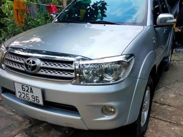 Bán Toyota Fortuner 2.5G sản xuất năm 2010, màu bạc chính chủ0