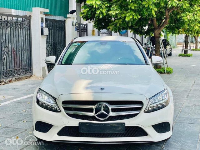 Bán xe Mercedes C200 đời 2019, màu trắng0