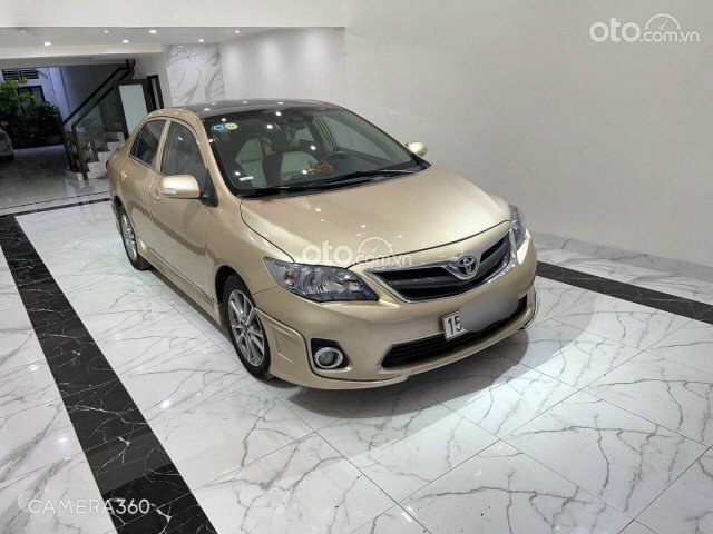 Bán Toyota Corolla Altis năm sản xuất 2012, màu vàng còn mới