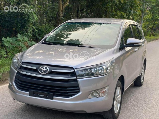 Bán Toyota Innova năm sản xuất 2018, màu bạc, giá tốt0