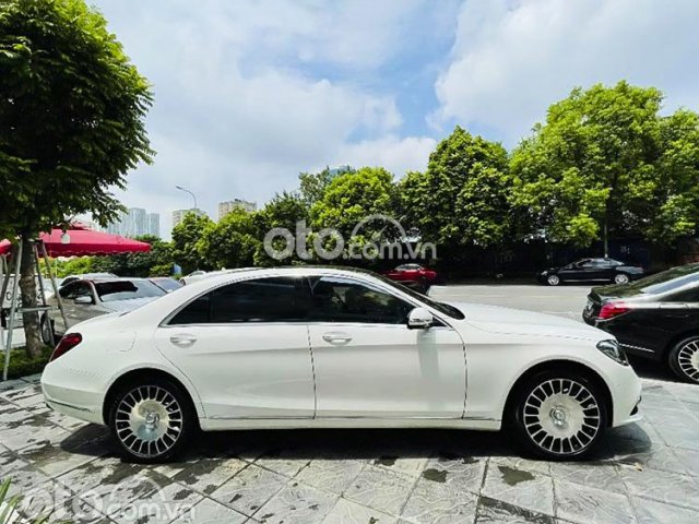 Bán Mercedes 2018, màu trắng như mới