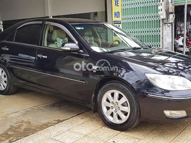 Bán Toyota Camry đời 2002, màu đen còn mới0