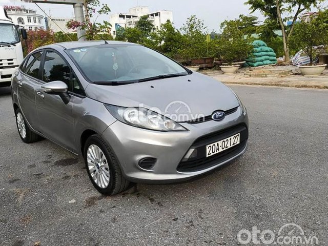 Bán xe Ford Fiesta năm 2012, màu xám số tự động, giá tốt0