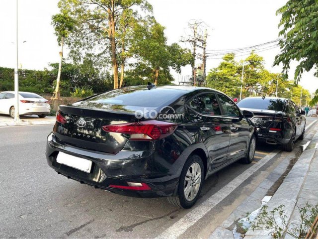 Bán Hyundai Elantra 1.6 AT đời 2019, màu đen0