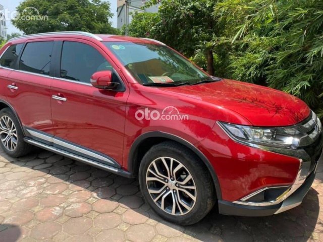 Cần bán Mitsubishi Outlander 2.0 AT đời 2019, màu đỏ chính chủ0