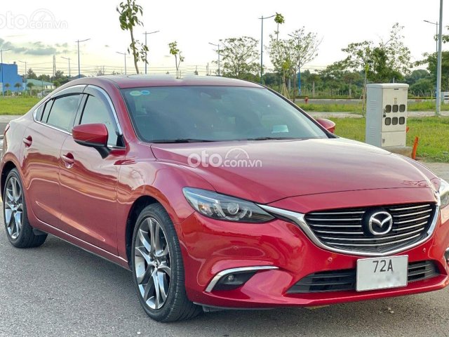 Cần bán gấp Mazda 6 2.5 Premium AT sản xuất 2018, màu đen, giá chỉ 720 triệu