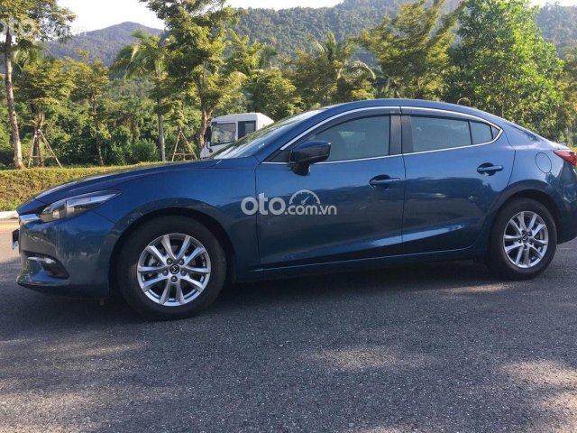 Bán Mazda 3 1.5 AT Luxury sản xuất 2019, màu xanh lam xe gia đình, giá 595tr0