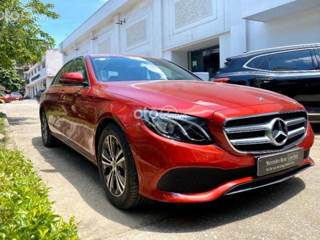 Cần bán Mercedes E180 năm 2019, màu đỏ0