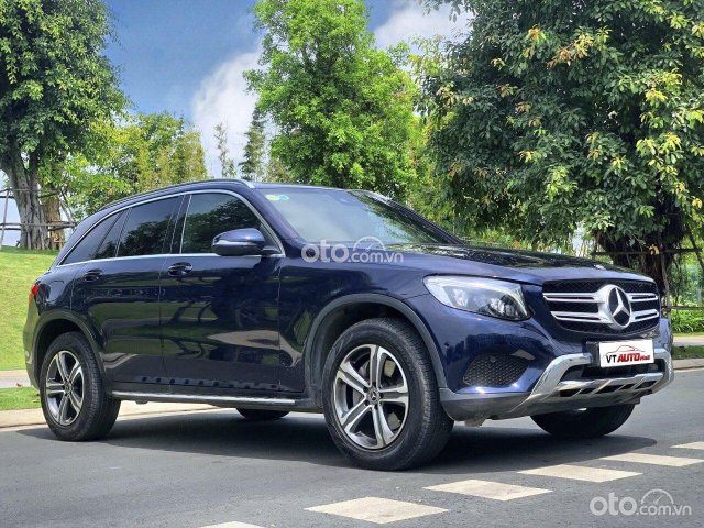 Bán Mercedes GLC250 sản xuất năm 2017, màu xanh lam chính chủ0