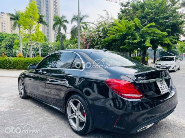 Cần bán gấp Mercedes C300 đời 2016, màu đen0