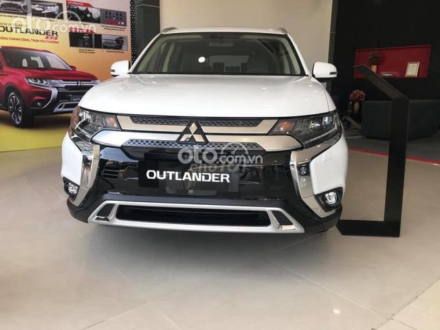 Bán xe Mitsubishi Outlander 2.0 Premium - Ưu đãi 70 triệu đồng0