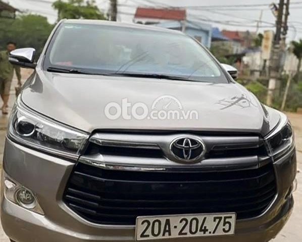 Cần bán xe Toyota Innova 2.0V năm 2016