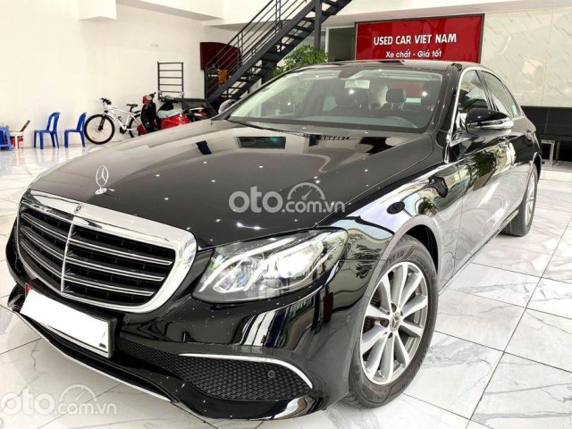 Cần bán Mercedes E200 đời 2019, màu đen