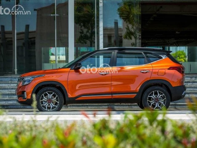 Bán Kia Seltos 1.6 Premium đời 2021, màu cam0